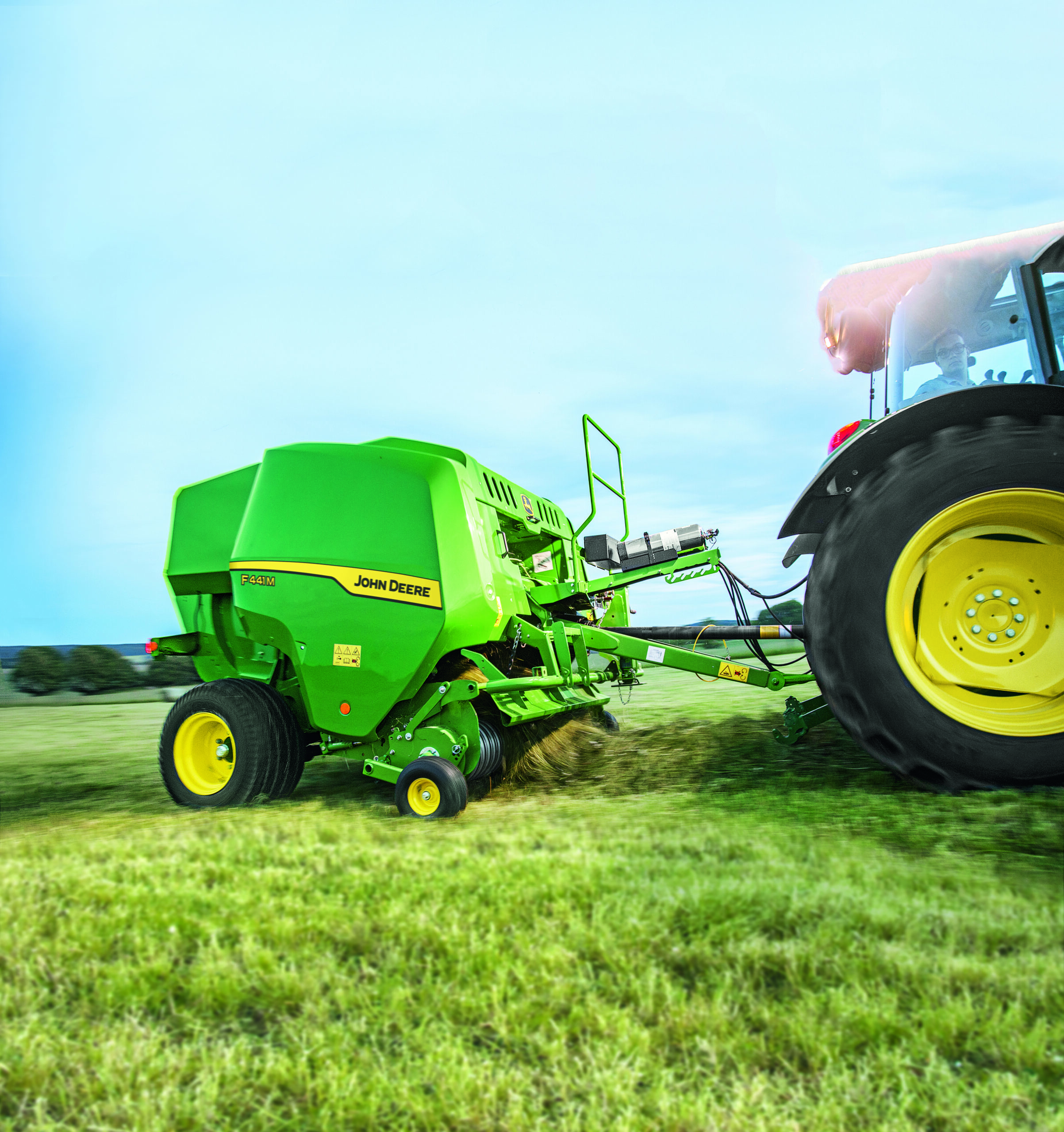 Рулонные пресс-подборщики John Deere с постоянным объемом F441M/F441R