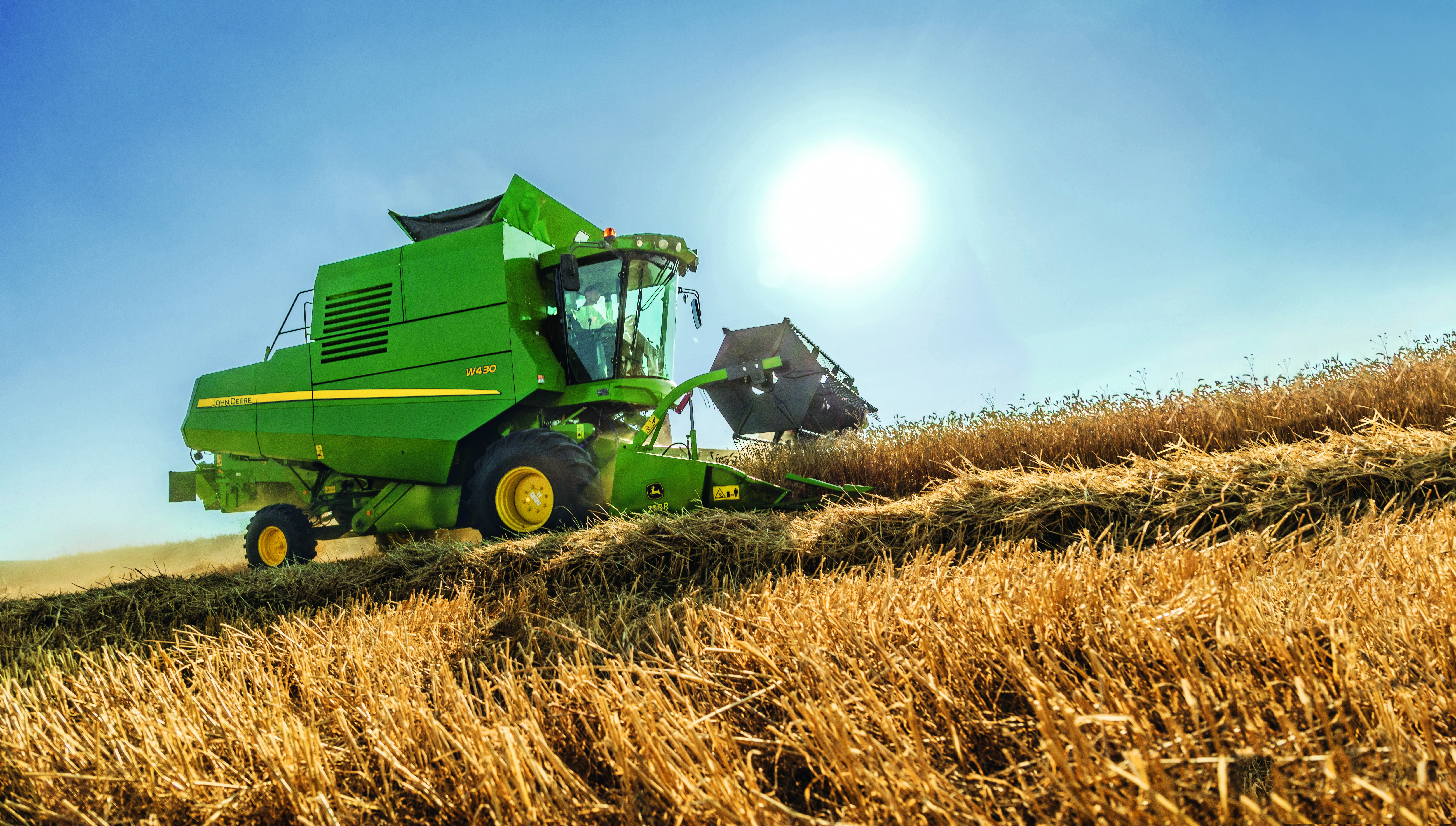 КОМБАЙНЫ John Deere W430 – НОВИНКА для малых и средних фермерских хозяйств!