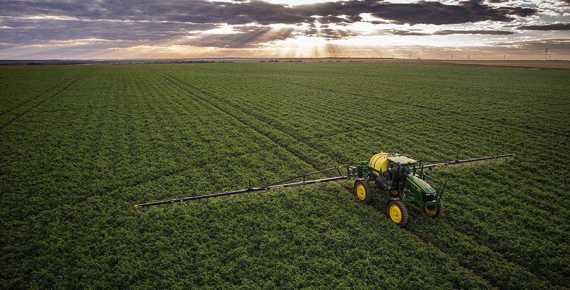 Самоходные опрыскиватели John Deere серии М4000